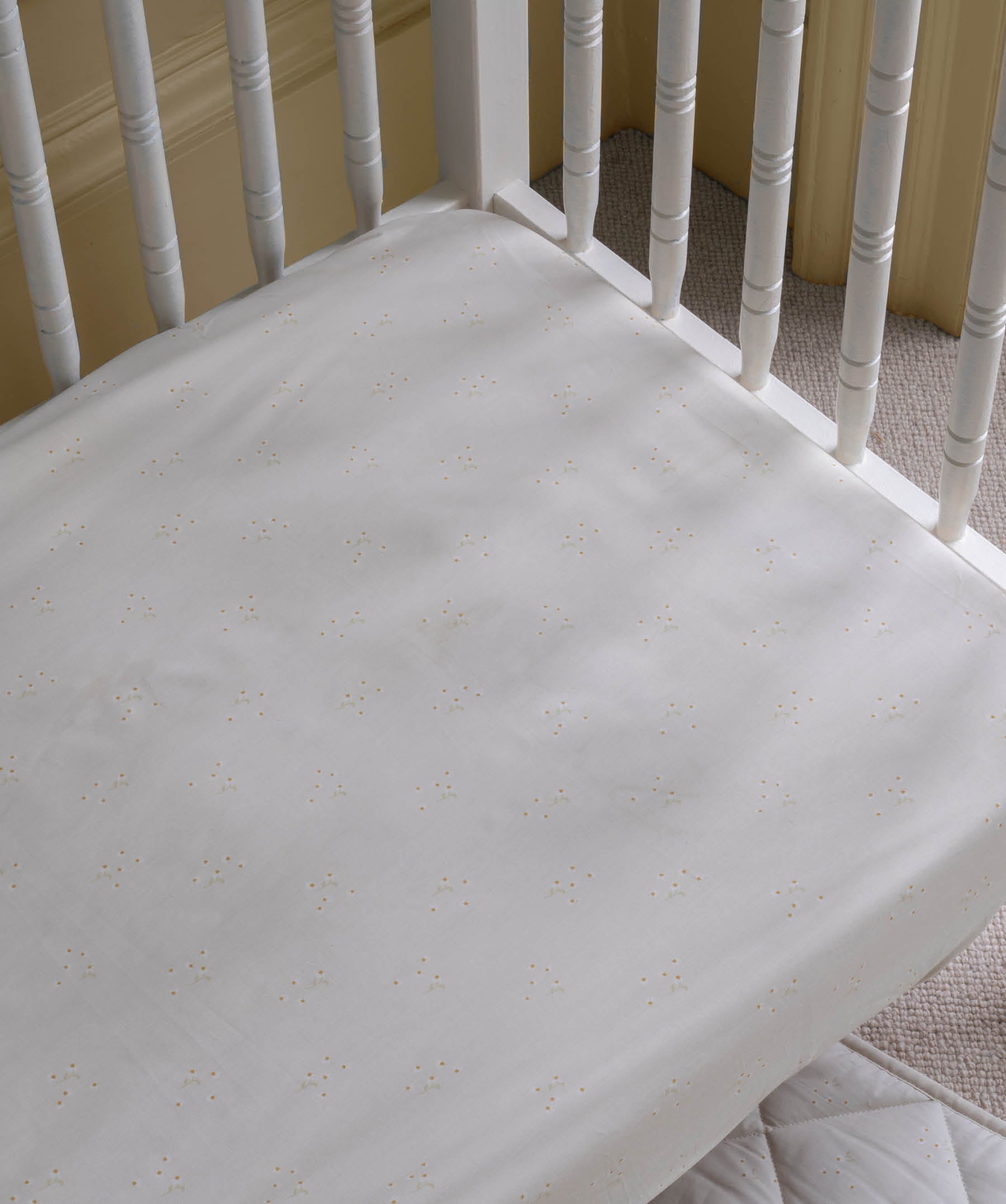 Organic Cotbed Fitted Sheet Wild Chamomile